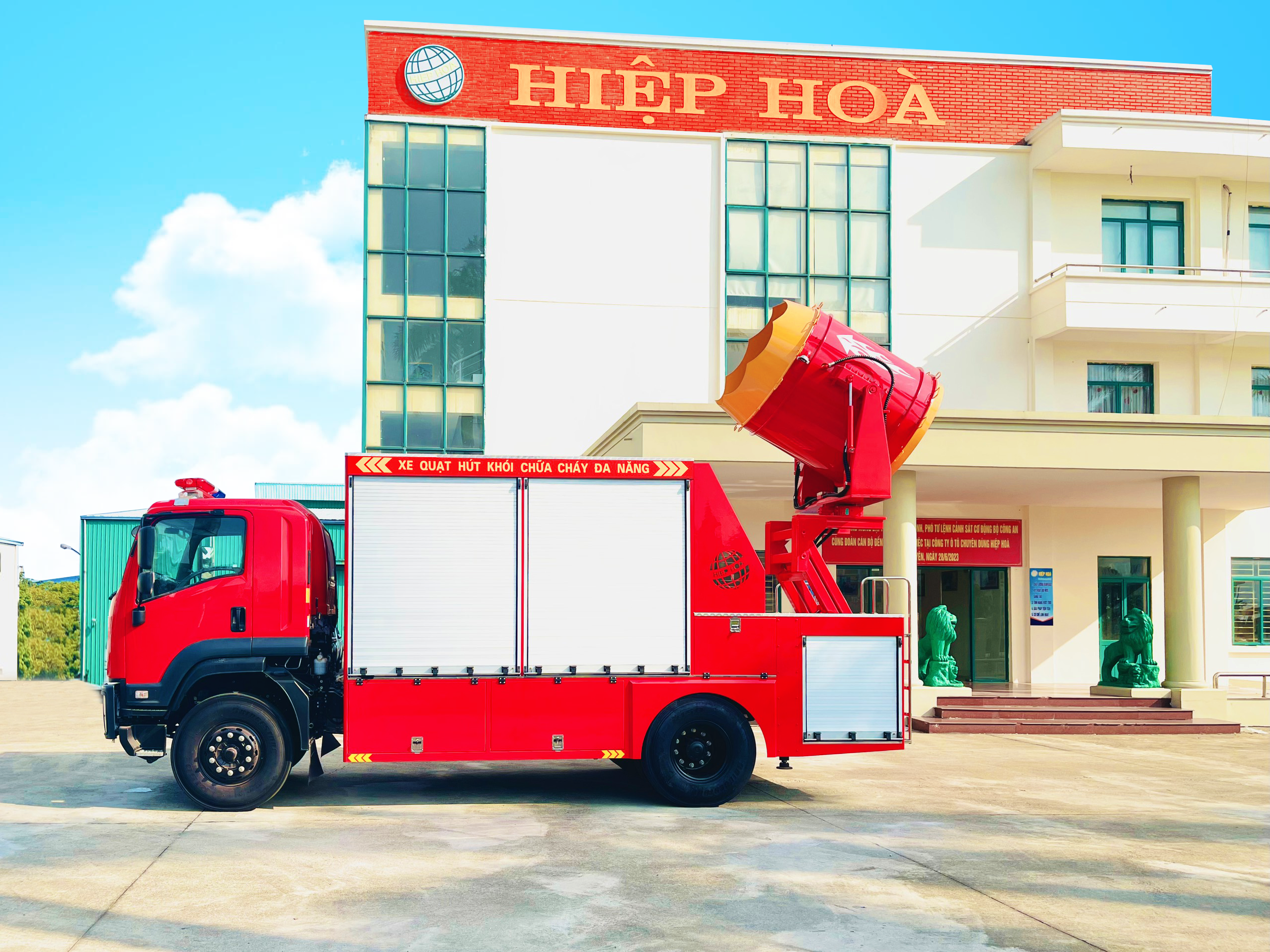 Xe chữa cháy quạt hút khói