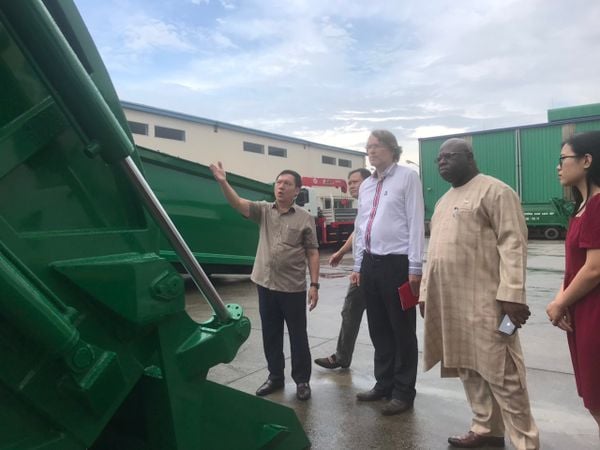 ĐẠI SỨ - CỐ VẤN TỔNG THỐNG SIERRA LEONE ĐẾN THĂM NHÀ MÁY HIỆP HÒA