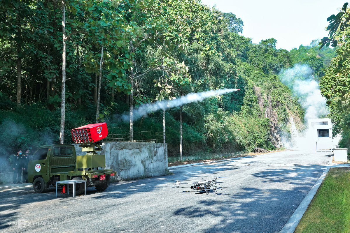 vô giá trị Dàn chữa cháy từ xa Z113 Bộ Quốc Phòng