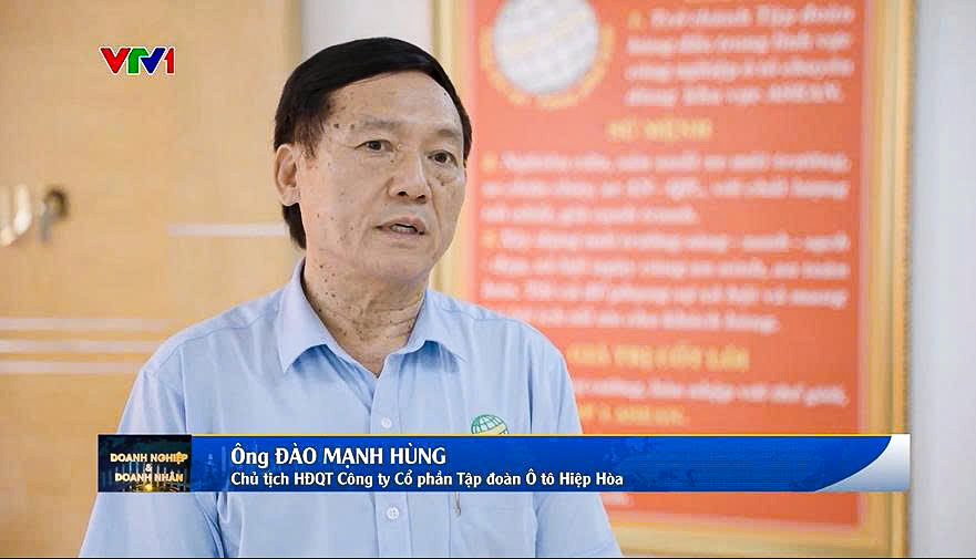 Hình ảnh chủ tịch Hiệp Hòa Group - Đào Mạnh Hùng phát biểu về định hướng doanh nghiệp